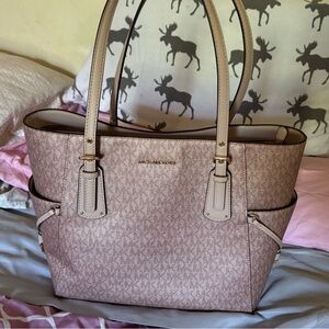 Michael Kors Tote Ballett, gently used condition